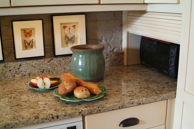 Peachy traditional-kitchen