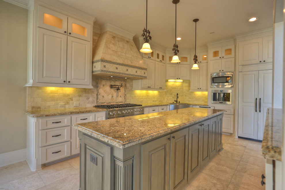 Transitional kitchen photo in Houston