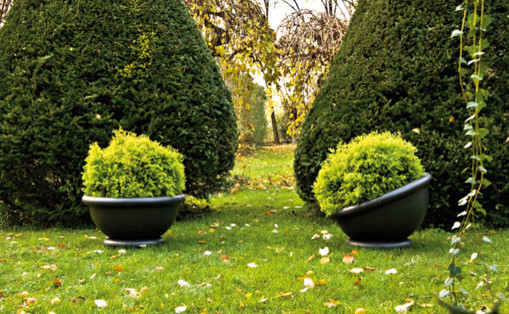 Kew Outdoor Pot by Serralunga