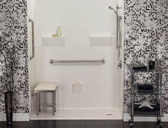 This is an example of a mid-sized contemporary bathroom in Toronto with a curbless shower, grey walls and ceramic floors.