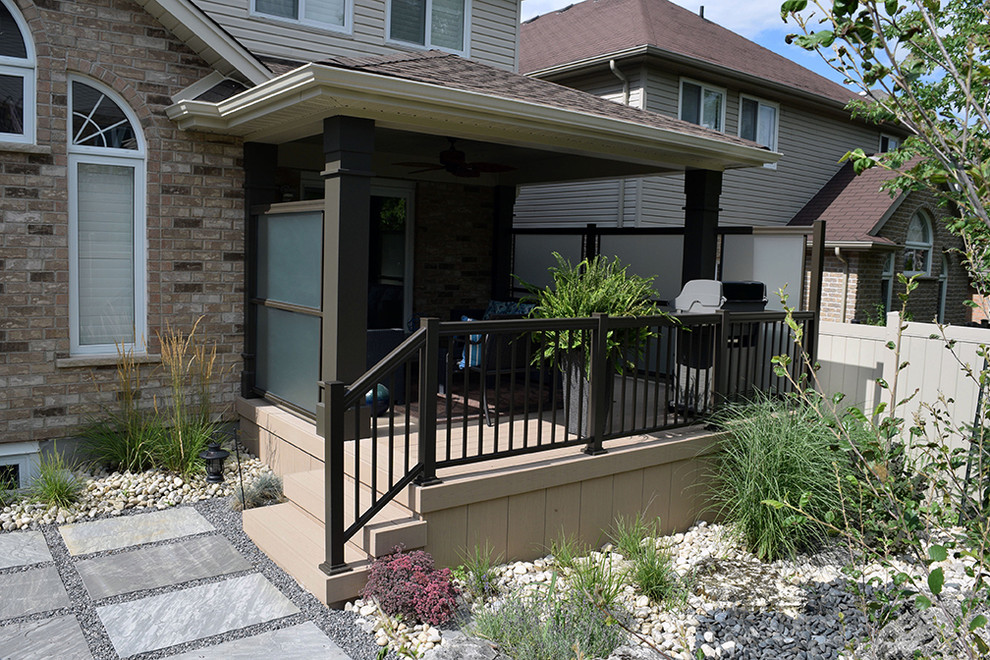 Inspiration for a small traditional backyard deck in Toronto with a water feature.