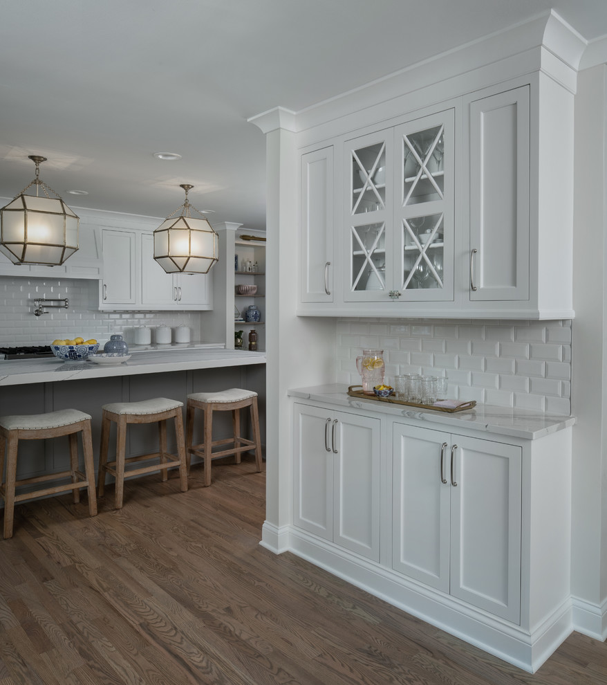 Example of a transitional kitchen design in Detroit