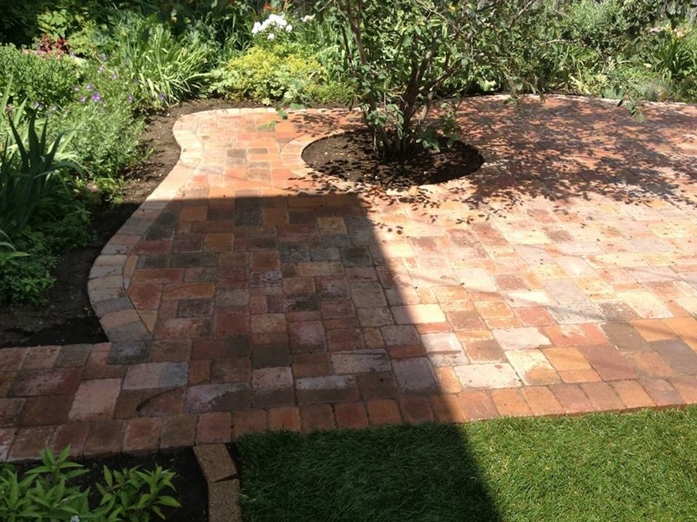 Mid-sized traditional backyard patio in Minneapolis with brick pavers.