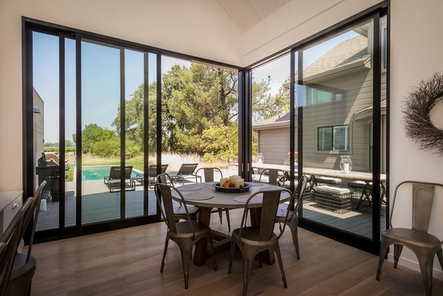 Compound Weekend Home, Healdsburg, CA trendy-spisestue