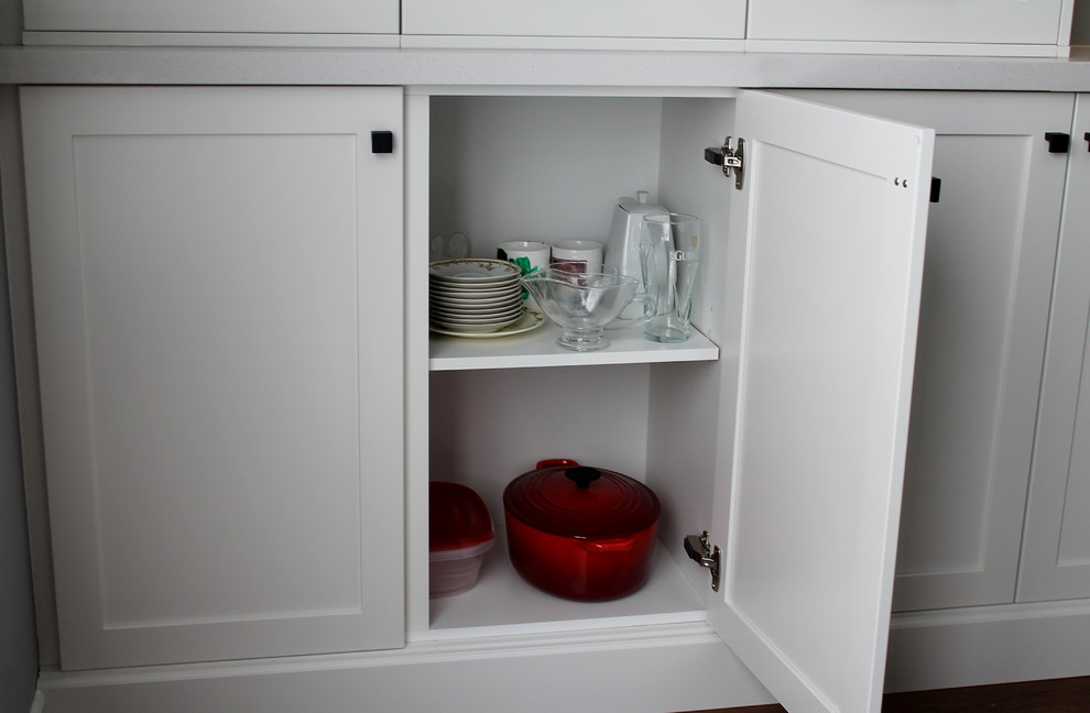 Transitional kitchen photo in Toronto
