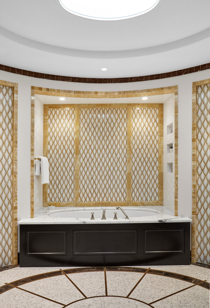 Example of a transitional home design design in Chicago
