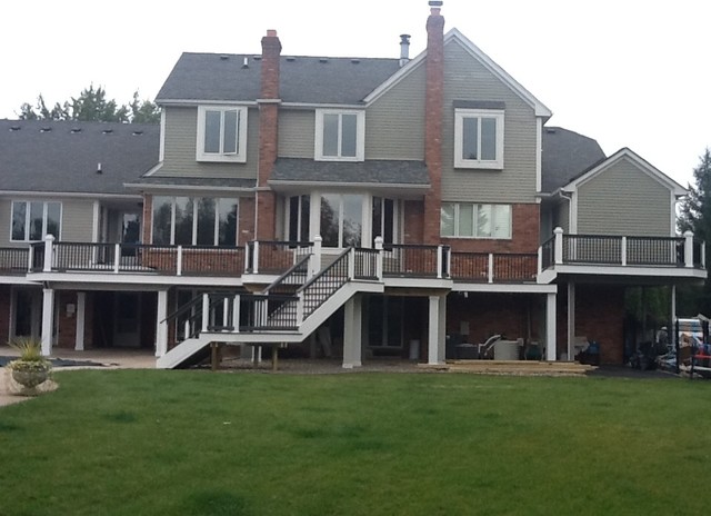 Decks american-traditional-terrace