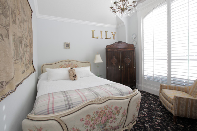 Frisco: Brad and Tiffany shabby-chic-style-schlafzimmer