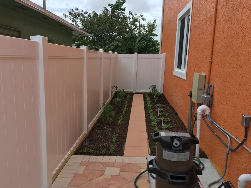 Design ideas for a mid-sized traditional side yard patio in Miami with a vegetable garden, concrete pavers and no cover.