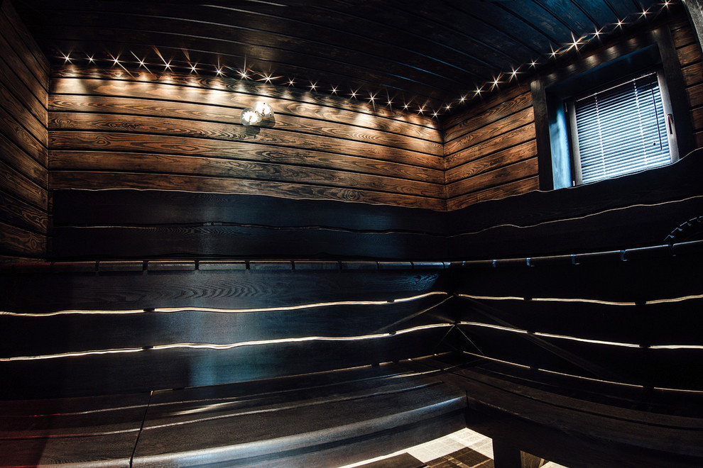 Подсветка потолка и термометр с гигрометром.