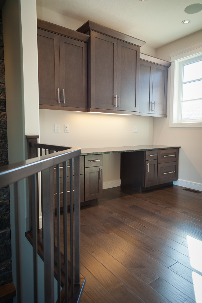 Home design - transitional home design idea