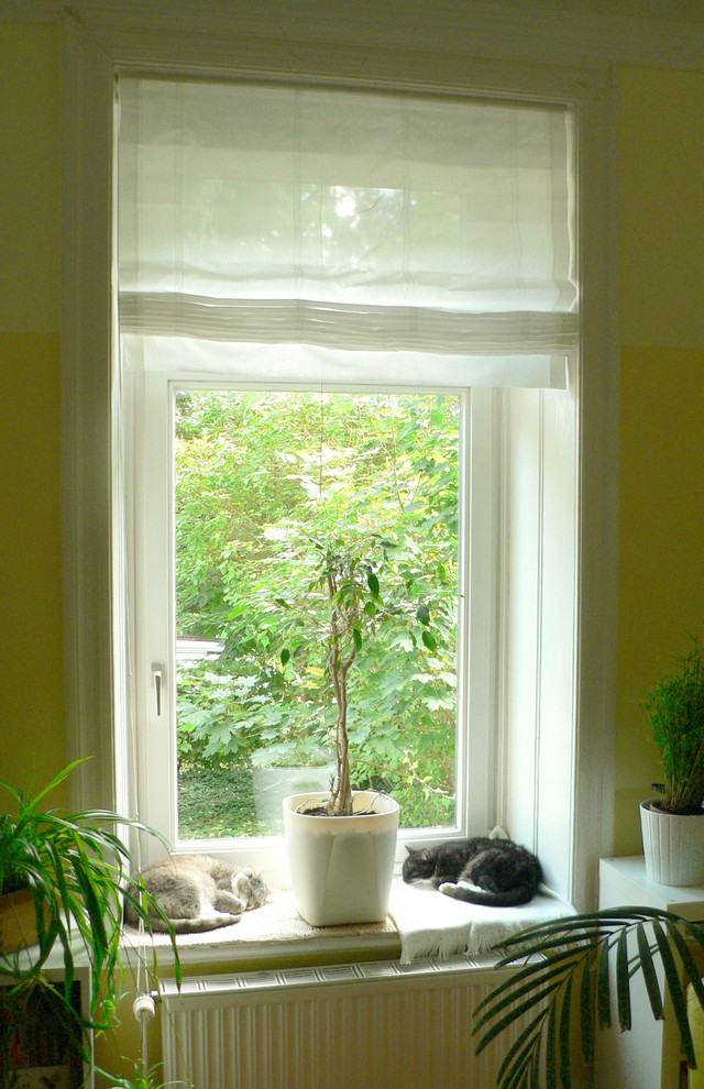 Wohnzimmer With grüner Wandfarbe in Hamburg
