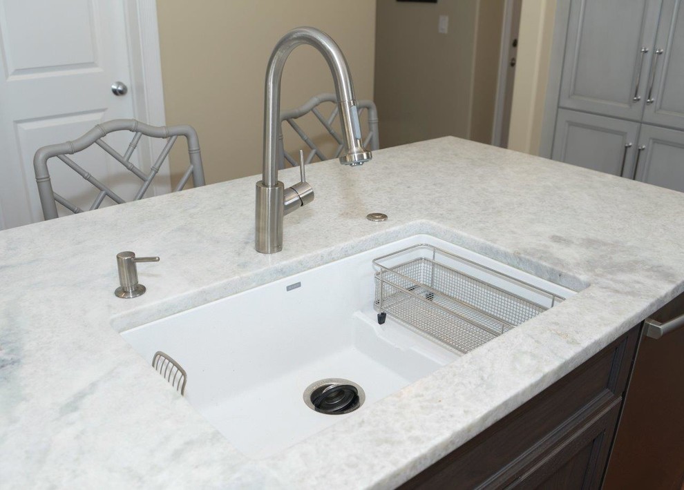 Mid-sized transitional l-shaped eat-in kitchen photo in Chicago with recessed-panel cabinets, gray cabinets, multicolored backsplash, an island, an undermount sink, quartzite countertops, mosaic tile backsplash and stainless steel appliances