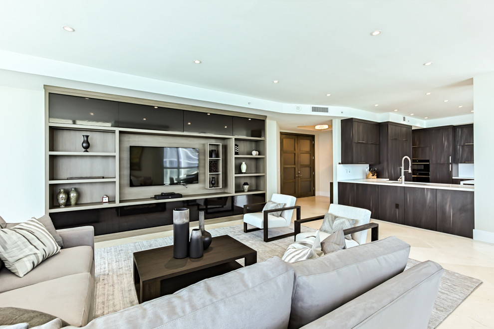 Example of a transitional home design design in Miami
