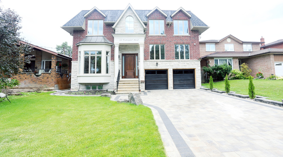 Transitional home design photo in Toronto