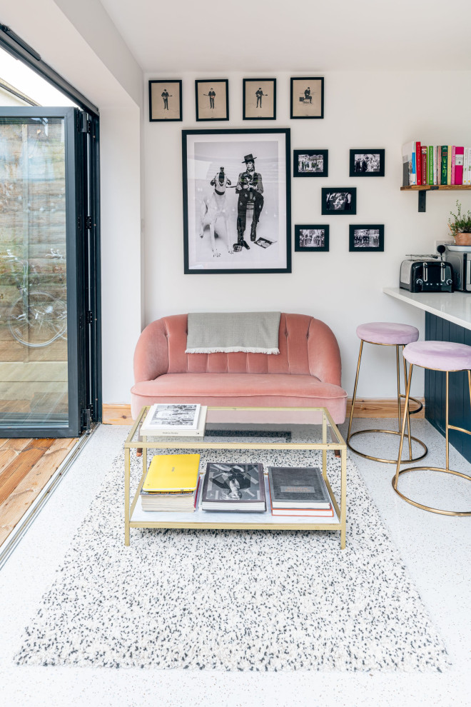 This is an example of a contemporary living room in London.