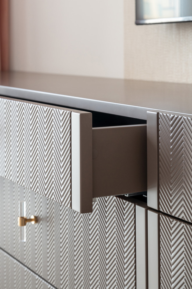 Комод в спальню с фрезеровкой ёлочки