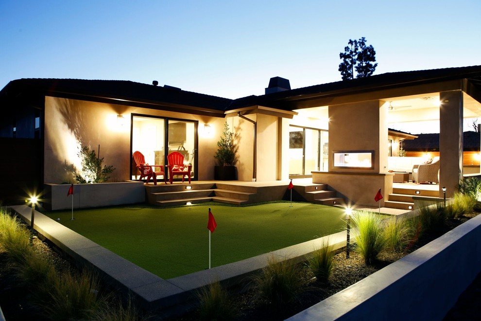 Design ideas for a contemporary landscaping in Orange County.
