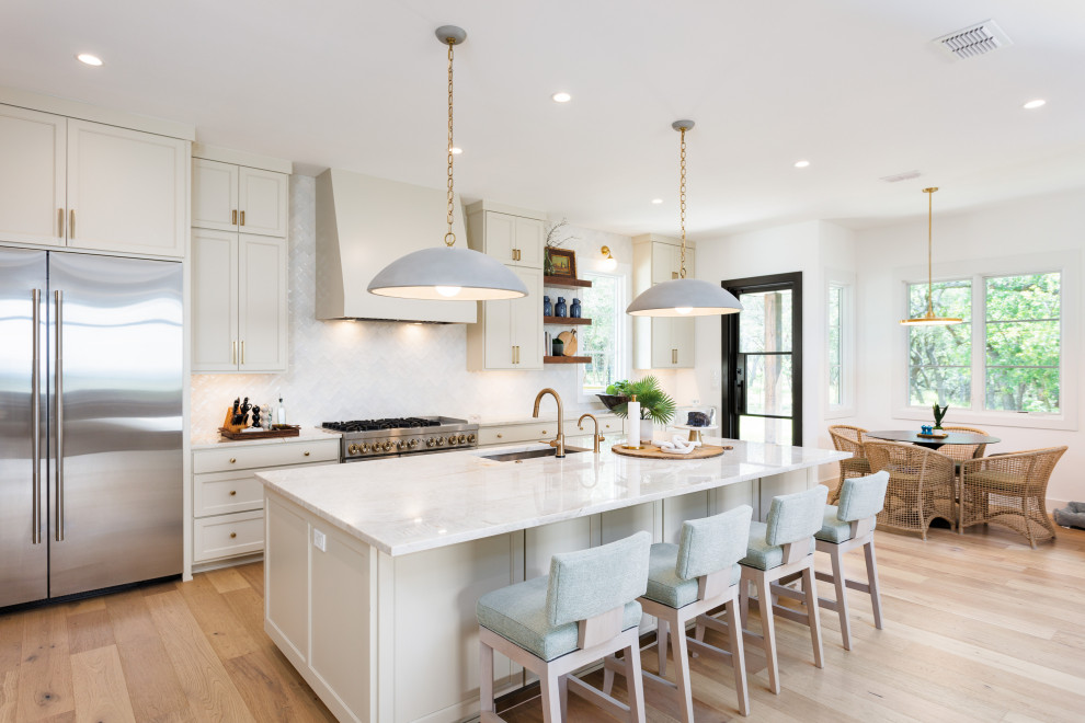 Kitchen - transitional kitchen idea in Austin