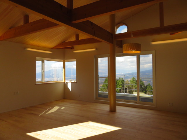 急斜面に建つ別荘住宅 moderne
