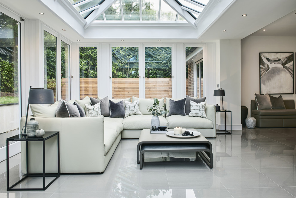 Photo of a contemporary living room in Hertfordshire.