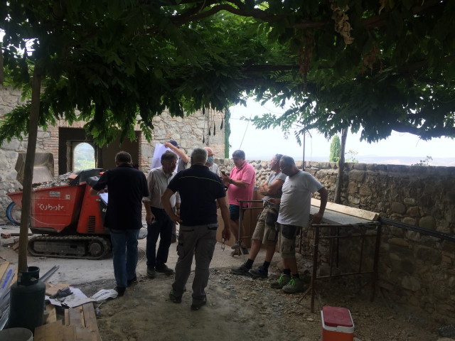 Riunione in cantiere rustic