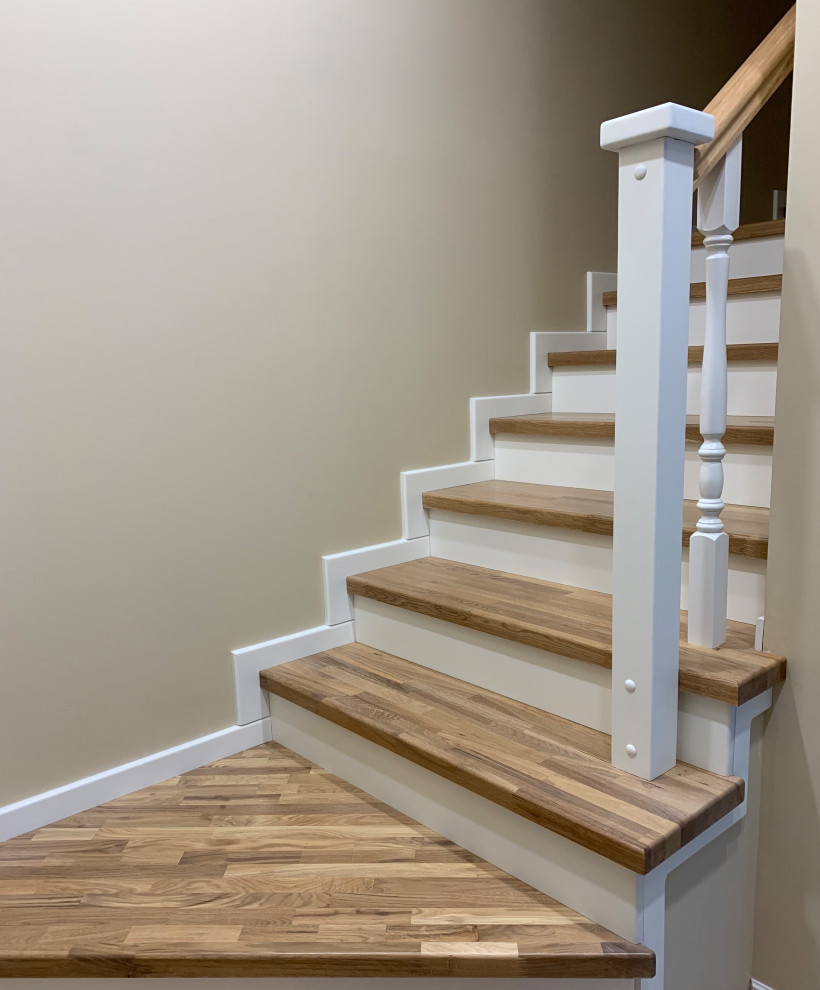 Обшивка бетонной лестницы дубом в таунхаусе ЖК Каскад Парк