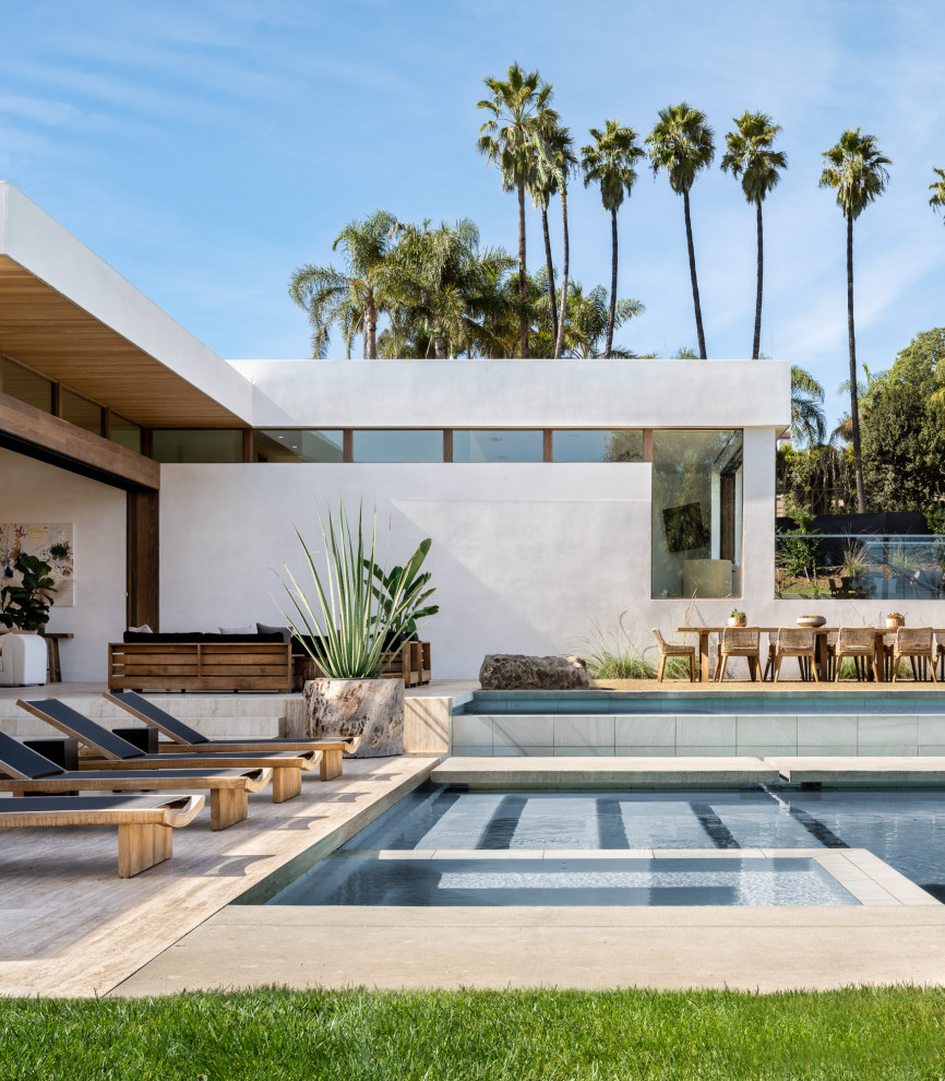 Inspiration for a modern pool remodel in Los Angeles