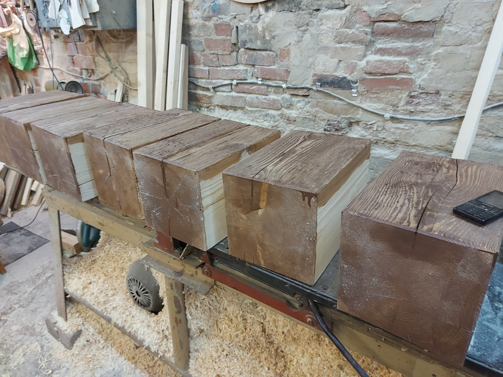 кровать из крупного бруса