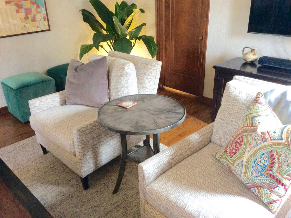 Transitional home design photo in Phoenix