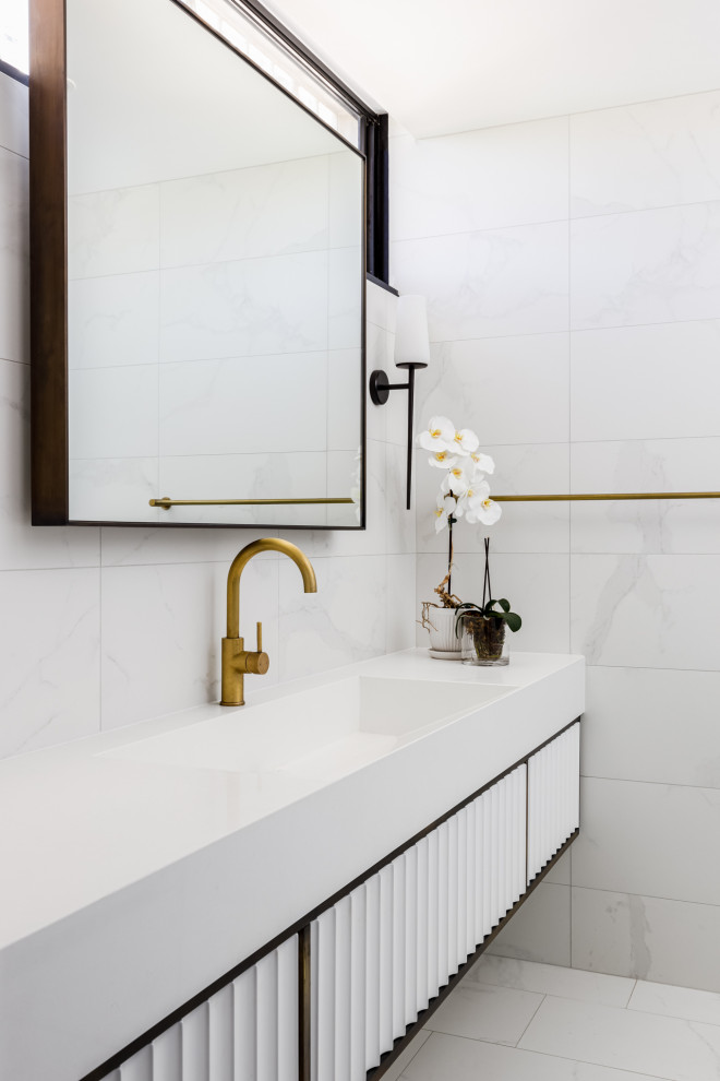 Inspiration for a contemporary bathroom in Sydney.