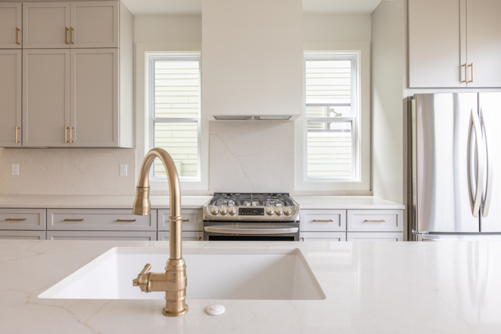 Kitchen - transitional kitchen idea in Indianapolis