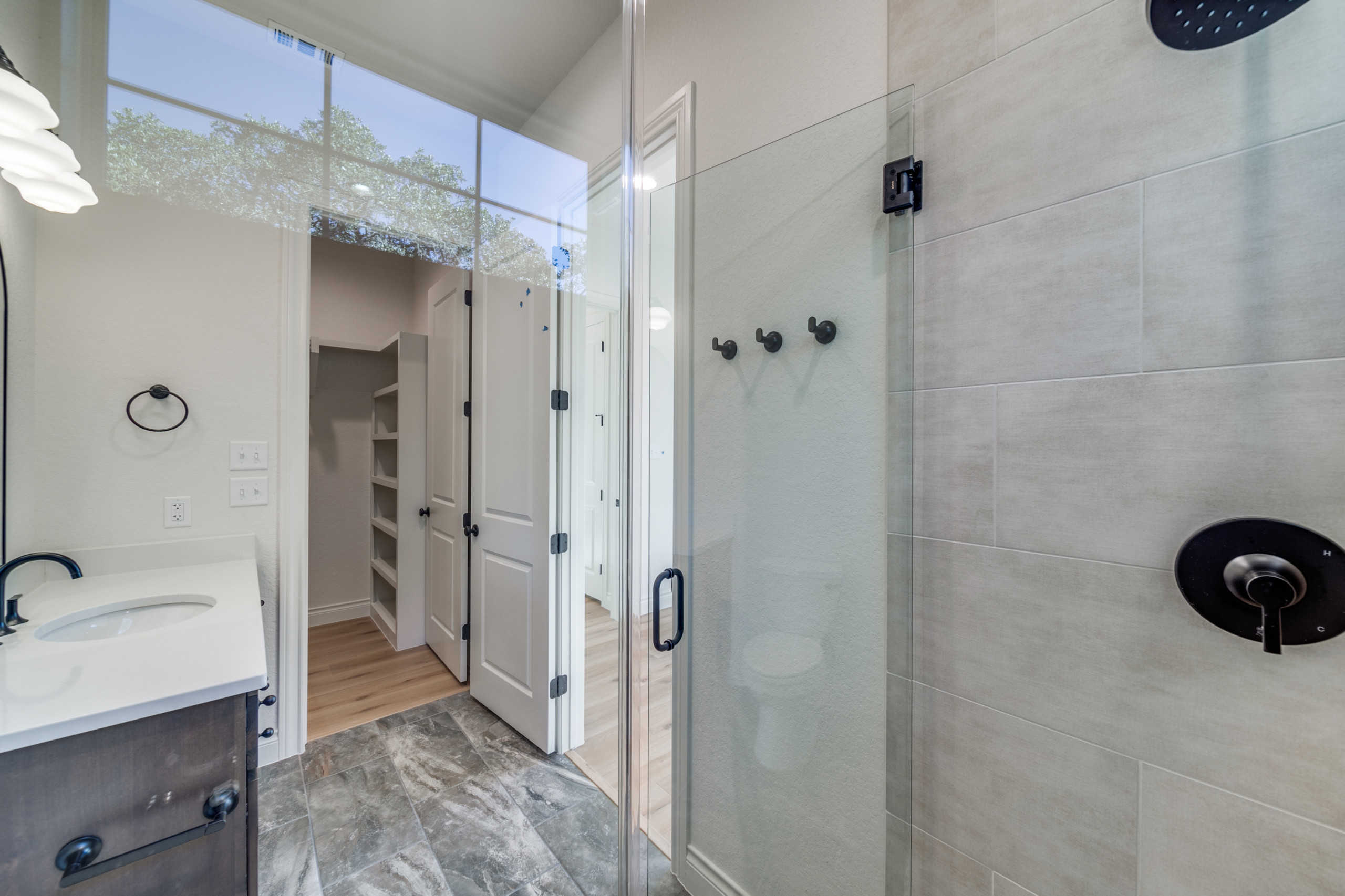 Spanish: 3,430 ft², 4 BR/3.5 BA/1 ST