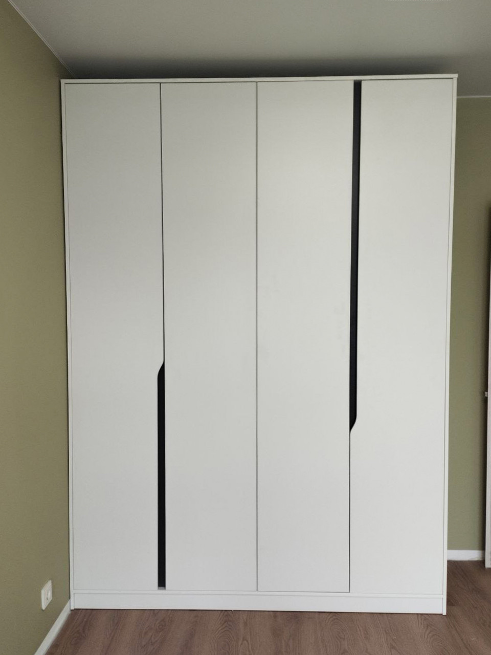 Распашные шкафы