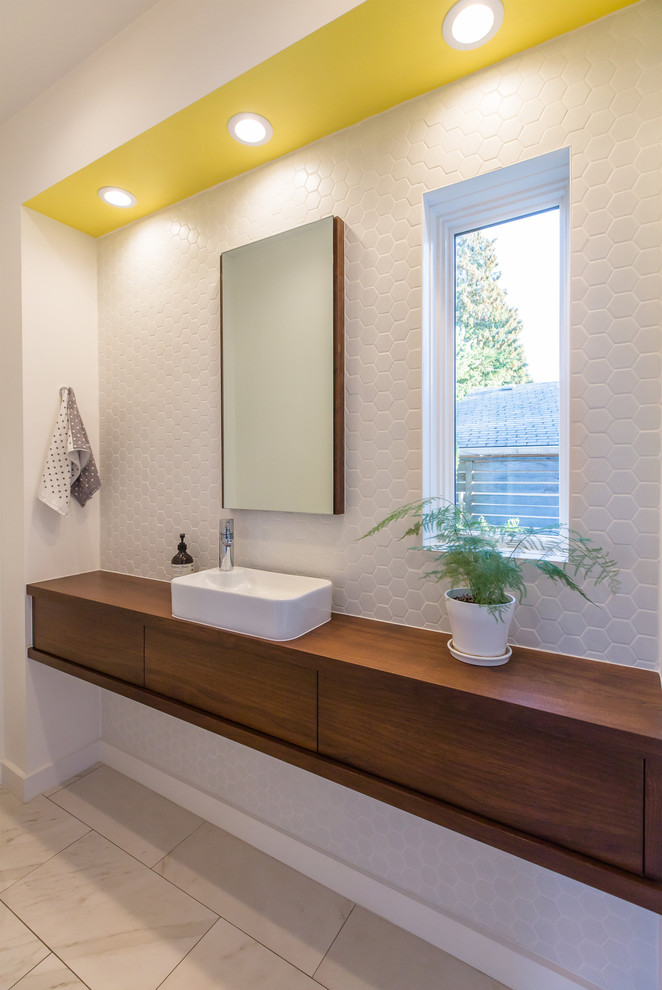 This is an example of a small modern bathroom in Portland.