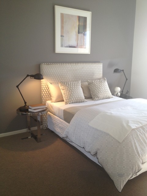 Craigieburn, Guest Bedroom with Grey feature wall trendy-sovevaerelse