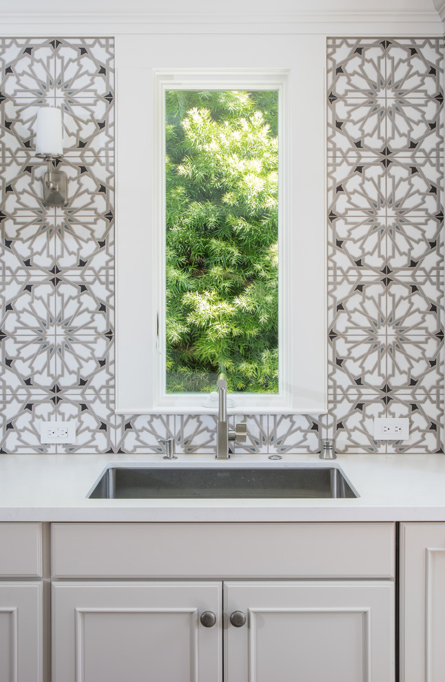 Transitional home design photo in San Francisco