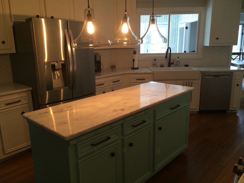 Kitchen - transitional kitchen idea