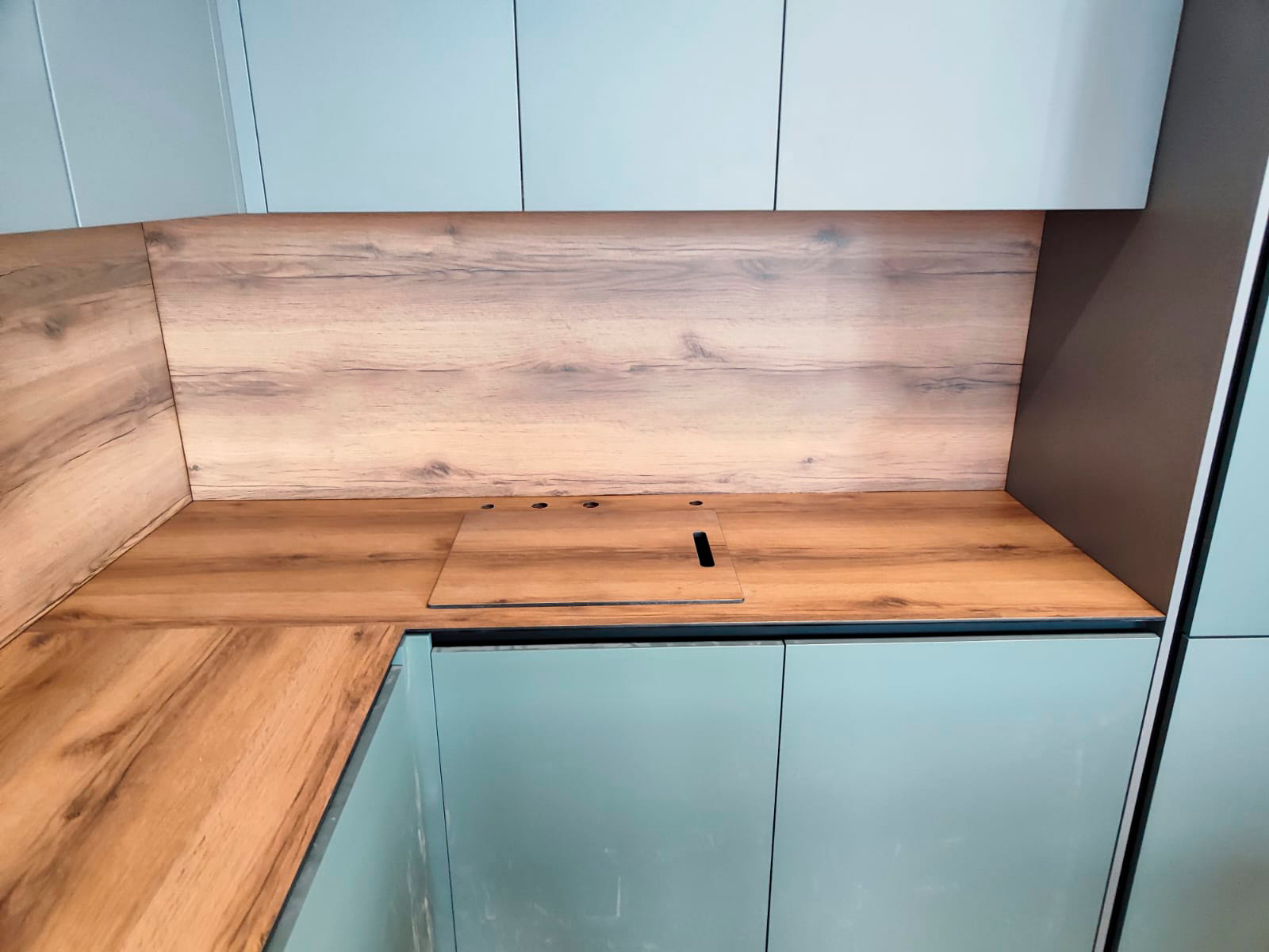 Столешница и HPL пластика на кухню