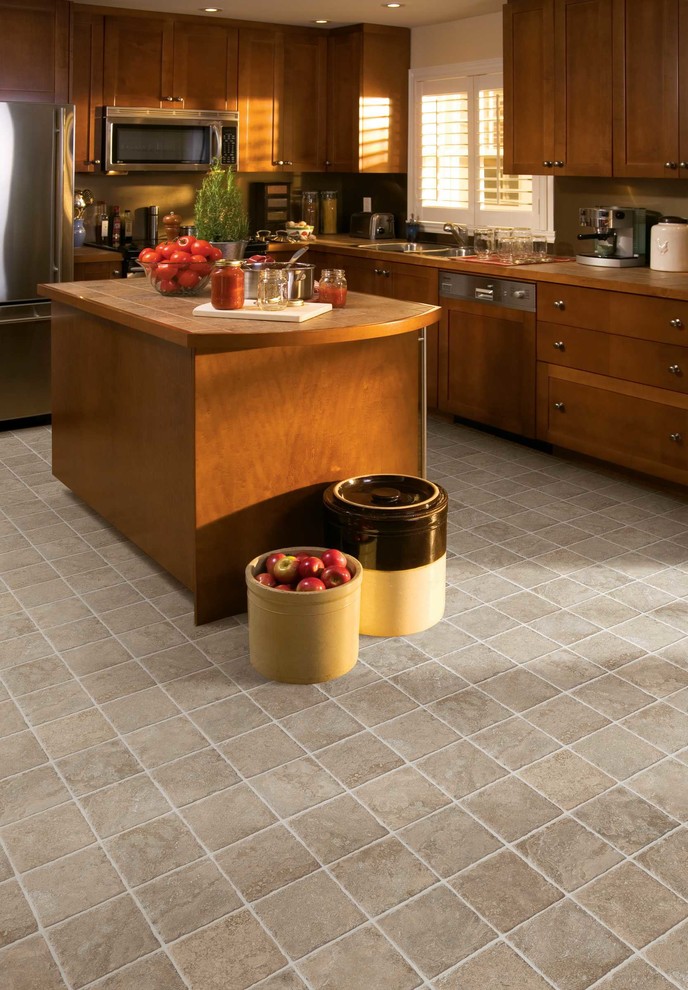 Inspiration for a transitional kitchen remodel in Chicago