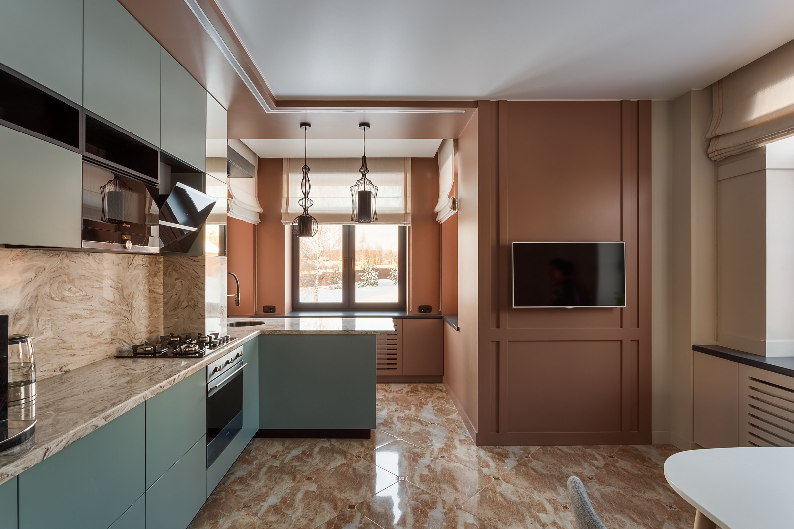 Кухня-столовая в загородном доме, Подмосковье