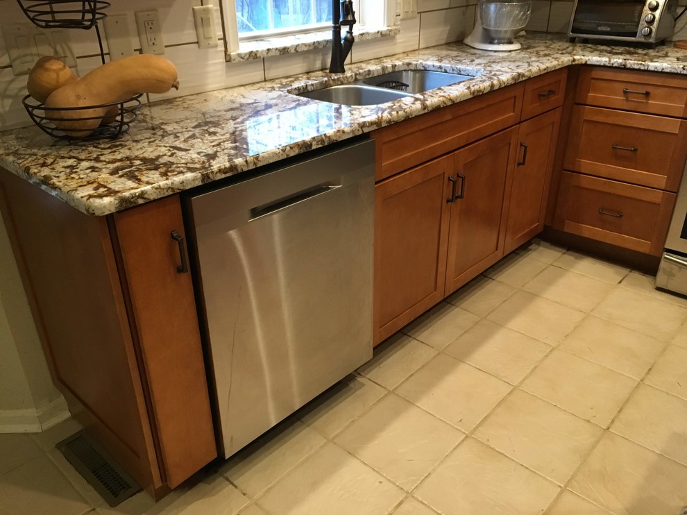 Kitchen - transitional kitchen idea