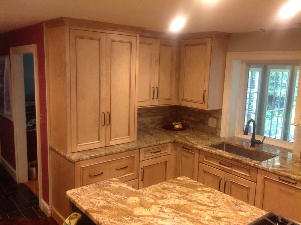 Example of a mountain style home design design with granite countertops