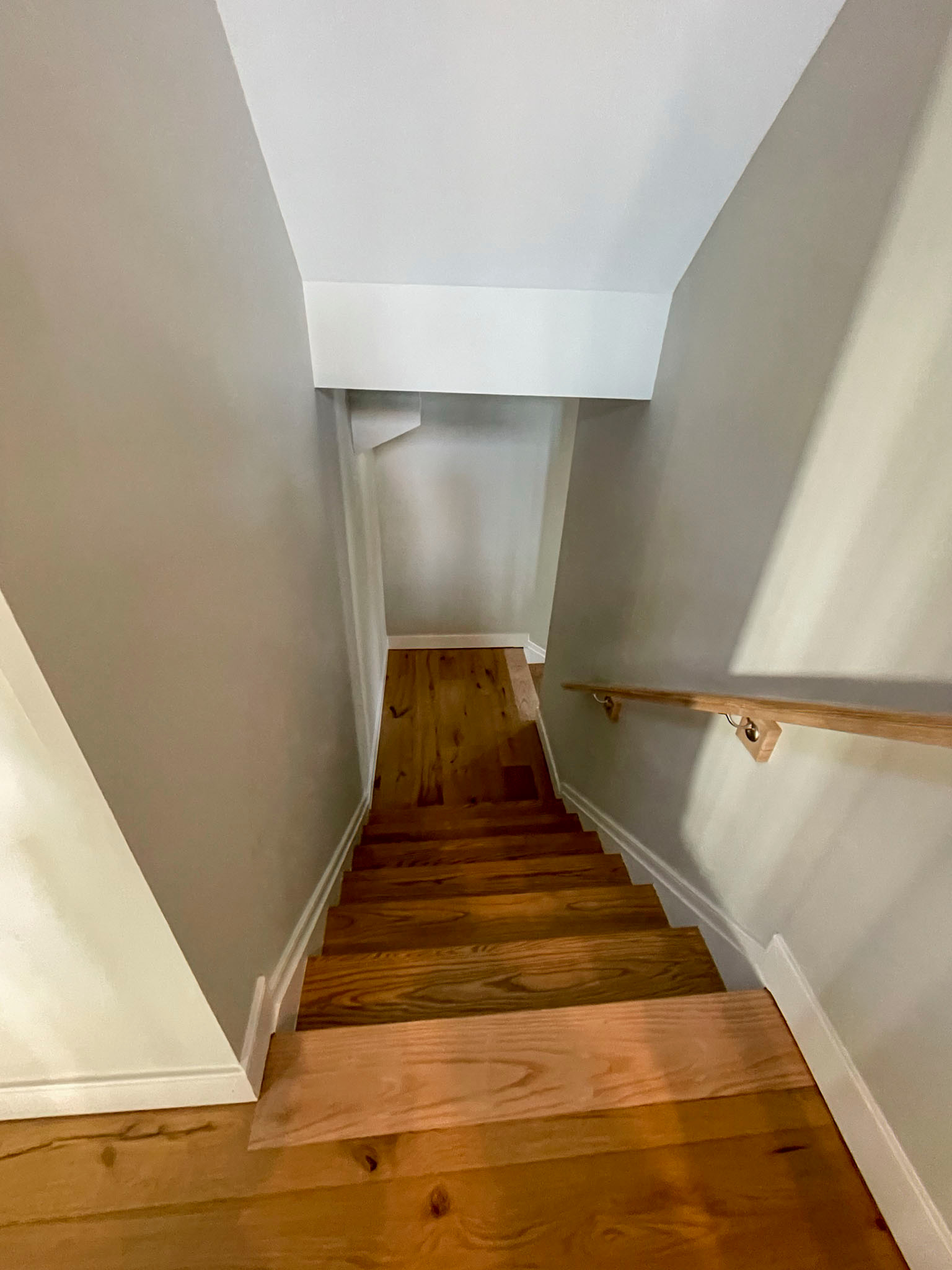 102_Straight-Freestanding Stairs/Landing in Barn Style Home, Leesburg VA 20175