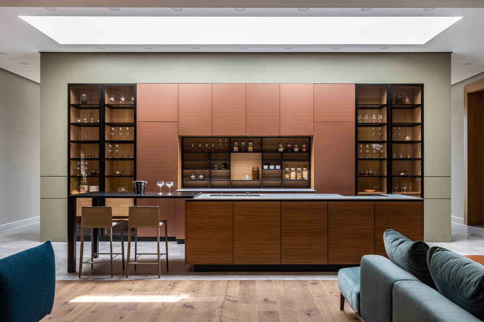 Кухня с медными фасадами