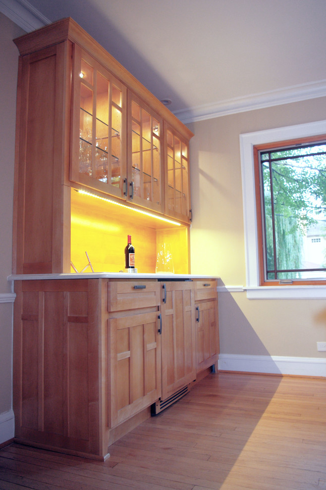 Mid-sized arts and crafts home design photo in Chicago