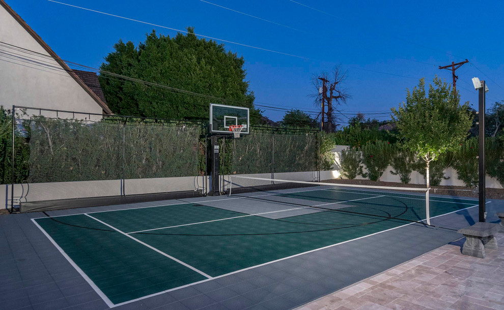 This is an example of a transitional landscaping in Phoenix.