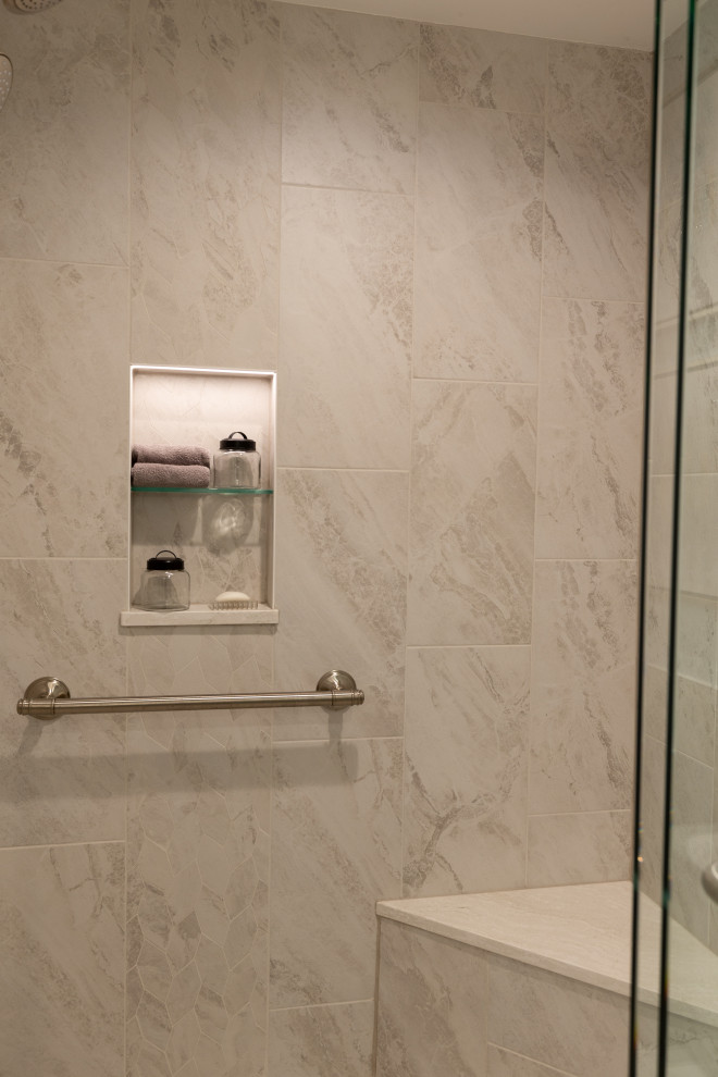 Inspiration for a transitional home design remodel in Chicago