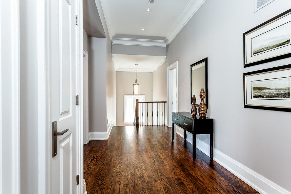 Photo of a transitional hallway in Toronto.