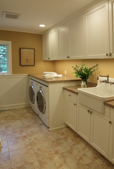 Photo of a traditional laundry room in Minneapolis.